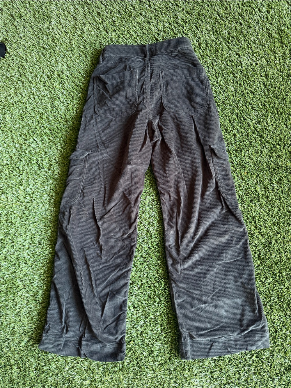 American Eagle Black Corduroy Cargo Pants | Low Rise Wide Leg | Size 2 Regular - Picture 4 of 4